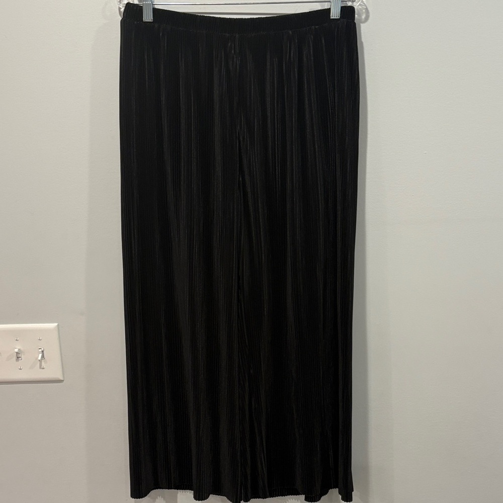 Ro & De Black Textured Garment